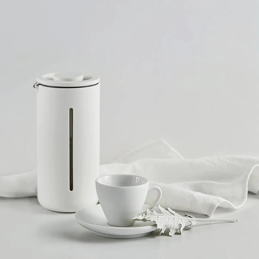 TIMEMORE French press coffee press in black and white with high-density stainless steel mesh and heat-resistant glass, 450ml, fingerprint-resistant design.