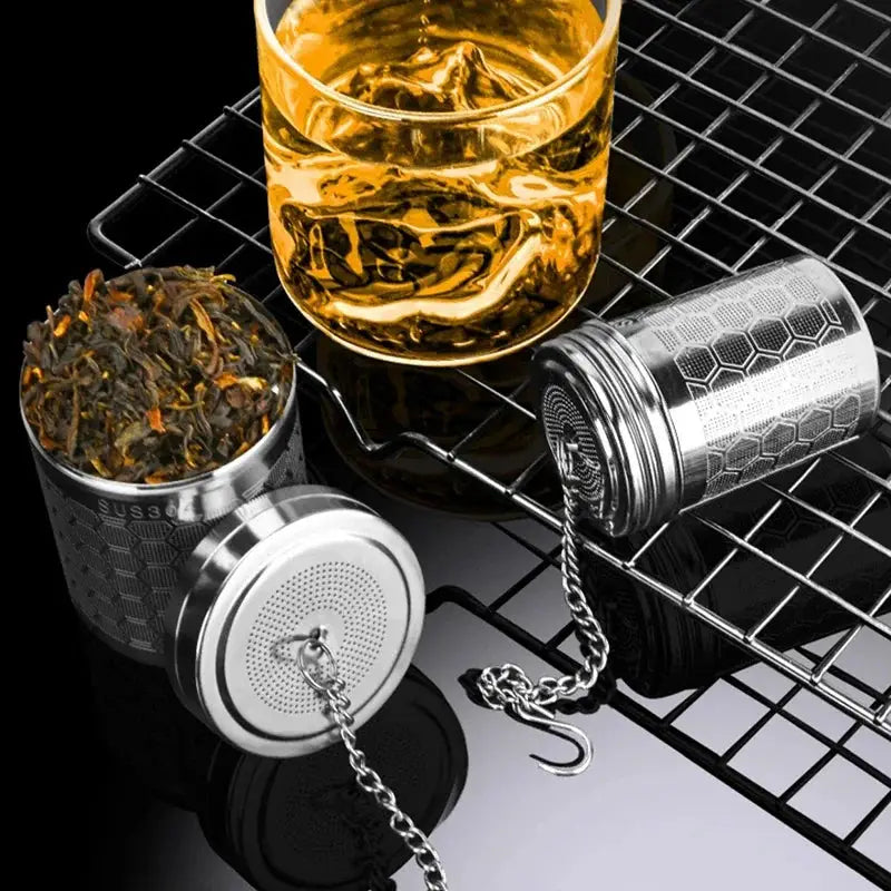 Tea infuser with locking lid and extended chain