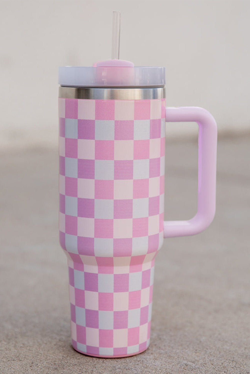 Large 1200ml thermal insulated water cup with straw in pink and white checkered pattern. Oversized tumbler with handle keeps drinks hot or cold for 24 hours.