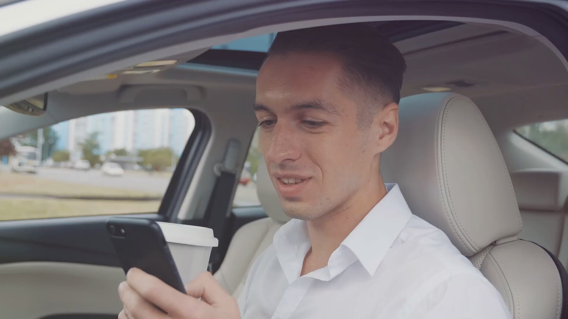 Portable Mug Heater & Cooler – 12V Smart Car Cup Holder